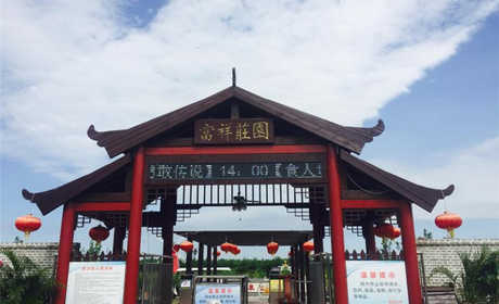 仅38元就享受原价39.9元的【廊坊】富祥温泉水上乐园成人票一张.含：露天泳池、儿童戏水池、水上滑道、浪漫秋千林 、3D电影院、旋转木马、七彩滑道、网红秋千、魔幻迷宫等。