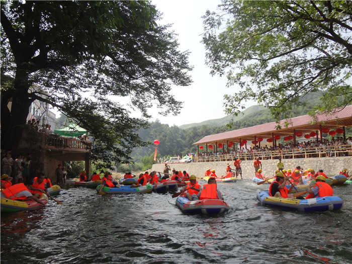 仅78元，享原价88元的【景德镇】荷塘生态旅游区漂流门票；荷塘生态旅游区位于景德镇荷塘乡童坊村，距市中心15公里，素有“八山半水半分田，一分道路和庄园”的美称。