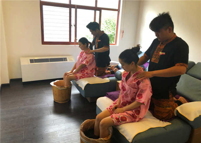 仅148元，享原价288元的【保山】玛御谷假日温泉+中式按摩，温泉水质晶莹清澈，润滑光洁，温泉含硫、硝极少，含锂量却很高，是以锂、锶等矿物质为主的碳酸钙型温泉，水质极优。