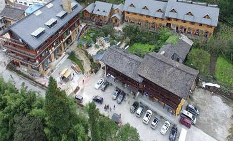 仅68元可享受88元的【泸定】海螺沟木林森温泉成人票一张，会把您从水泥森林的城市带入民间建筑艺术的殿堂。掩映在云雾森林中的青瓦别墅能让你真正感受到陶渊明书中的世外桃源。  