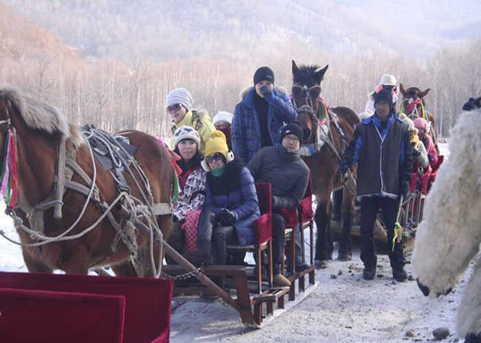 仅530元，享原价980元【哈尔滨】 初级滑雪3小时+雪具+马拉爬犁、雪上飞碟+三锅盔高山观光缆车观光、世界第一滑道+南站接送