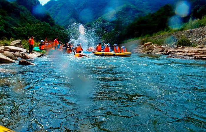 仅80元！享原价120元的【南阳市】南召县白河漂流门票，包含：南召县白河漂流门票一张+免费停车等；