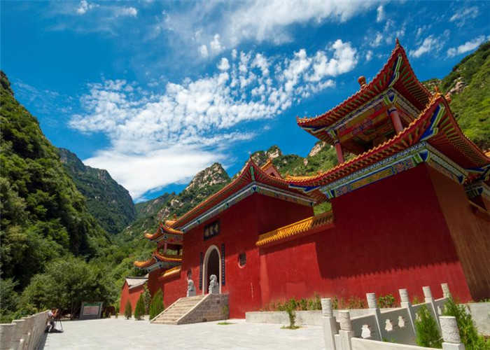 仅29.9元，享原价65元的【石家庄】黑山大峡谷景区成人门票（特价优惠票）一张。需入园前2小时购买。黑山大峡谷文化底蕴丰厚，西邻山西，东壤河北，地势险要，自古就是兵家必争之地。
