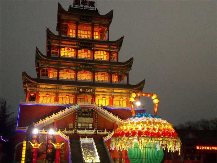 仅25元，享原价30元的【新乡市】京华园景区天地宫景点一票通一张，包含：天地宫景点门票一张+近百个景观景点欣赏等；