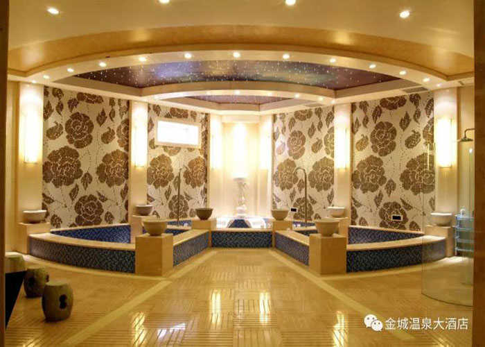 仅58元，享原价68元【烟台】金城温泉大酒店温泉城综合票（温泉+游泳）。将温泉的神奇功效与名贵中草药相结合，开发了特色药物泡泉，使其健身祛病的效果更加突出，各种服务项目一应俱全。
