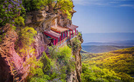 仅450元，享原价600元的【临汾】人祖山风景区十人团队票。人祖山以“人祖”命名，悠久的文化内容，动人的历史、神话传说，使其具备了“神奇，神秘，神圣”的个性特征。