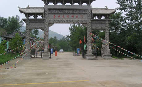 仅35元，享原价58元的吕祖泉景区门票，赏月老门、三生台，合家欢，连理园等美景，吕祖泉旅游区是一处综合性高档垂钓、生态休闲度假区。