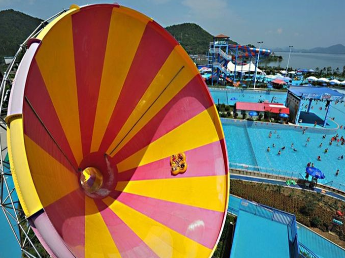 仅需29.9元，享原价68元的【平顶山市】七彩沙河水上乐园成人上午特惠票；含：水上乐园成人上午特惠票一张；项目：园内夏季水上娱乐项目；