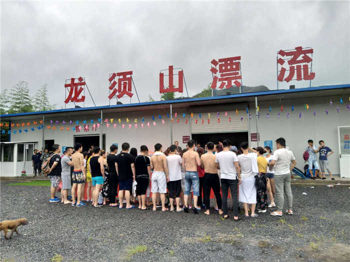仅75元就享受98元的【宣城市】绩溪龙川龙须山漂流成人门票一张。景区交通便利，毗邻胡宗宪尚书府（4Ａ级），绩溪龙川薰衣草庄园，距龙川景区（5A级）500米。