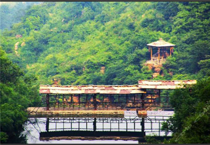 仅40元，享原价50元的【邯郸】十六沟风景区成人门票。入园前1小时提前购买。十六沟有个藏书洞和修道洞，传说藏书洞藏有天书，张三丰从武当山来到这里，取走天书炼成“九转还丹”才修道功成的。
