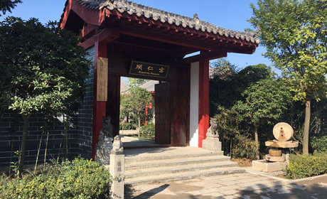 仅888元！享原价1688元的【洛阳市】玖玖温泉四合院套房住宿套票，包含：双人住宿+双人温泉+双人早餐+一份水果+莲花水城温泉门票2张等