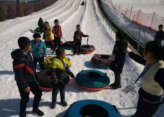 仅29.9元购买价值130元的【运城】孤峰山水上乐园滑雪场套票一张，包含门票+雪圈+雪板孤峰山水上乐园滑雪场位于万荣县城南8公里处孤峰山风景区内，占地40余亩，冬季可滑雪 ，夏季更有各种水上娱乐设施。