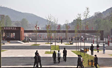 80元的【安阳】红旗渠风景区成人票一张，红旗渠是国家AAAAA级旅游景区，全国重点文物保护单位。红旗渠是党和人民刻在太行山岩上的一座丰碑，红旗渠精神是林州人民的传家宝。