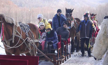 仅530元，享原价980元【哈尔滨】 初级滑雪3小时+雪具+马拉爬犁、雪上飞碟+三锅盔高山观光缆车观光、世界第一滑道+南站接送