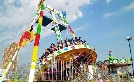 仅9.9元！享门市价60元【咸阳】秦乐城游乐场水陆通畅玩特惠票，包含：大摆锤、斗牛、海盗船、碰碰车、蹦极、激流勇进、旋转木马、摇头飞椅、太空环、太空堡垒、战火金刚、等抽时间带上家人一起去秦乐城玩吧
