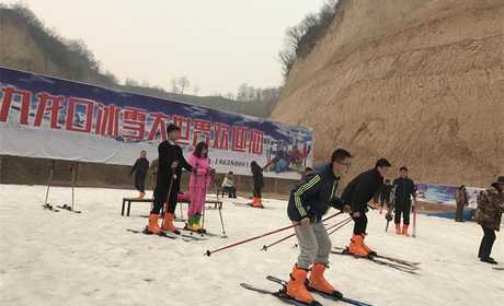 仅78元，享价值118元【郑州市】九龙口冰雪大世界春节夜场滑雪3小时单人票一张，商家提供雪板、雪鞋、雪杖；来九龙口冰雪大世界，呼吸着山野森林的清新，释放你的“雪瘾”！