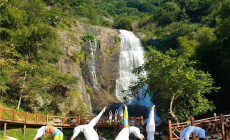仅90元就享受100元的【潜山县】白水湾景区门票一张，含：悬崖秋千、四季花海为特色，景区内青山翠竹、飞瀑流泉、碧水绿潭，如山水画卷。