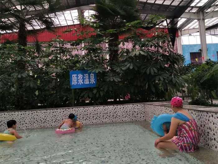 仅需55元，享价值78元【商水县】双河生态温泉门票双人票一张，含：温泉游泳，温泉理疗池，高速滑道，高温温泉浴，漂浮浴，水锤浴，维淇浴等，免费提供储物柜，毛巾，洗发水，沐浴露，淋浴；