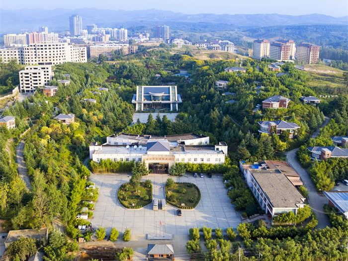 仅68元，享原价198元的【平顶山市】鲁山县玉京温泉度假酒店门票一张（玉京温泉是首家集温泉洗浴、餐饮、娱乐、旅游购物、休闲养生于一体的国家标准四星级生态健康型温泉度假酒店）