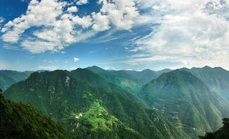 仅45元可享受门市价50元的【台州】布袋山旅游风景区门票一张，布袋山风景区，主要由弥勒谷景区、古村落景区和布袋溪漂流三大景区组成，也称为一拖三景区。她坐落于括苍山支脉，大基尖（海拔1250多米）的北面