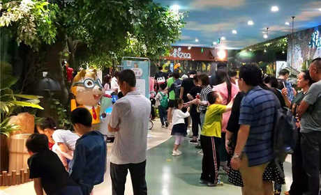 仅需129元享原价229元的【丰台区】快活岛迷你动物园（亲子1+1）套票一张。含动物互动+萌宠表演（摸狐狸、喂羊驼、喂兔子、喂土拨鼠、鸟的表演）等