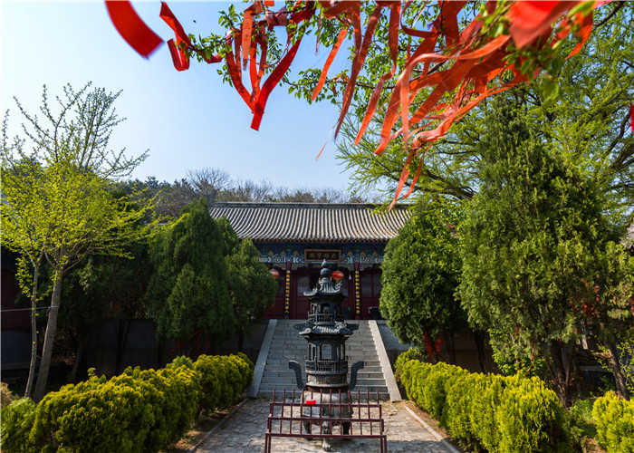 仅28元，享原价30元【日照】驻龙山成人门票一张，包含：龙山寺、武圣殿、封神台、石鼓、朝阳洞、平安桥、闫王鼻子、体育旅游，度假休闲。