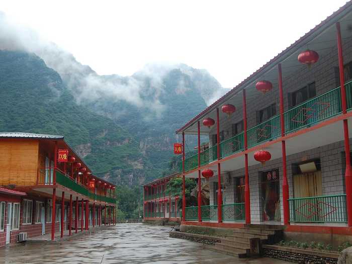 仅209元，享原价220元【北京】白云峡住宿标间票一张,白云峡休闲居隶属于北京白云峡休闲居生态庄园坐落在北京市密云县石城镇白河之畔，著名风景区捧河湾内