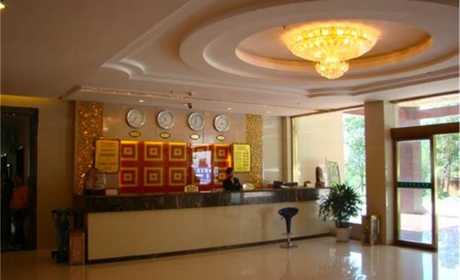 仅需158元，既享原价228元的【南阳市】西峡老君洞假日酒店一晚，含：酒店免费wifi+酒店免费停车；