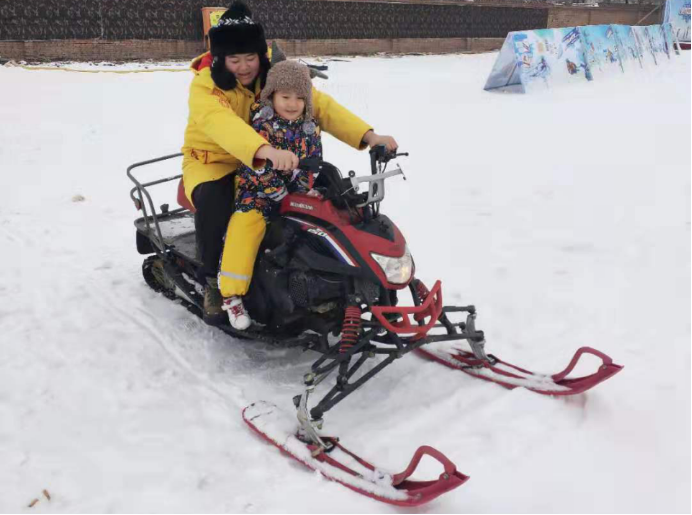 仅88元享价值320元【庞各庄】航天之光冰雪嘉年华雪套票一张，既能响应国家申冬奥成功和冰雪产业大发展的趋势，又能让市民在游乐中了解到更多冬奥知识。冰雪乐园的建设能够给群众带来一个多姿多彩的冬天。