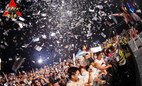 仅18元抢购价值39元的【运城市】岚山根SPARK电音节门票一张，耀眼的光柱照亮岚山根，整个城市都在此刻开始躁动，一场绝对自由的电音享受，一场激情炸裂的感官盛宴，等你来！