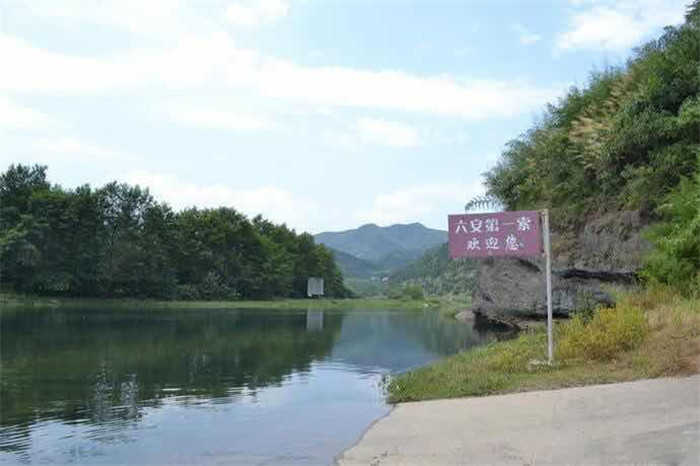 仅90元就享受100元的【六安市】虎头潭景区水上自行车单人门票一张。虎头潭景区位于六安市响洪甸水库脚下的独山镇毛岔河,距省会合肥仅一百余公里,这里交通便捷,山青水秀,风光宜人。