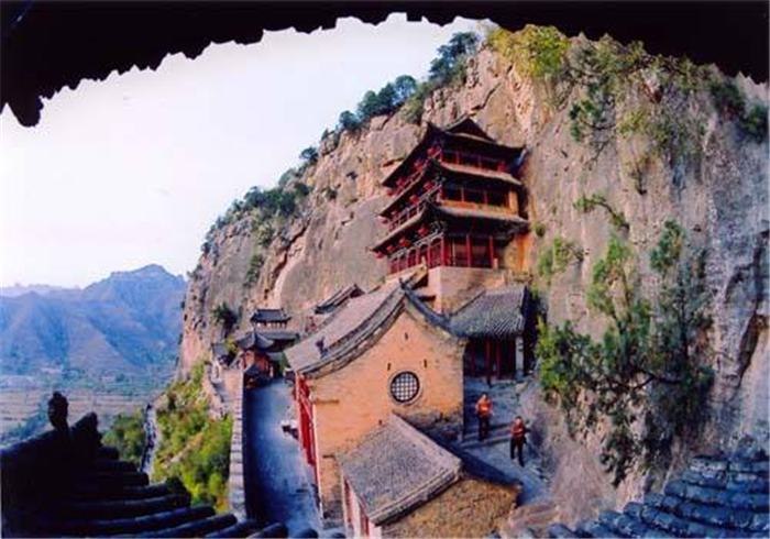 仅65元，享原价80元的【邯郸】娲皇宫景区成人票。炼石补天的地方，属全国重点文物保护单位、国家级风景名胜区、国家AAAAA级景区、中国五大祭祖圣地之一，是中国最大的女娲祭祀地，被誉为“华夏祖庙”。