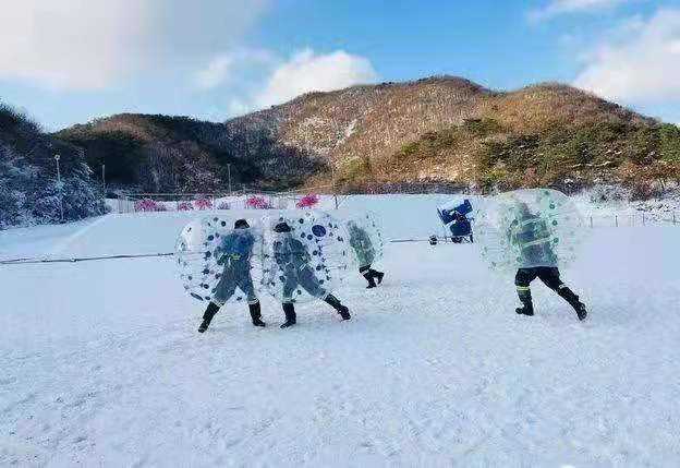 仅88元抢购价值98元【永济】君利梦幻雪魔方单人戏雪套票一张，包含：门票+雪圈/雪盆/方向雪橇/雪地摩托一圈/雪地坦克一圈/马拉雪橇/雪地撞撞球/雪地转转5分钟/雪地四驱车/雪地寻宝等10项各一次