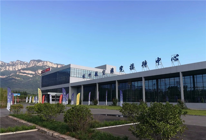 仅880元即可抢购门市价980元的【林州市】滑翔伞飞行体验平日门票一张，林州航空-滑翔俱乐部能提供培训、体验，飞行表演、器材供应、售后服务等综合服务。林州航空-滑翔俱乐部一直致力于更多人实现飞翔！