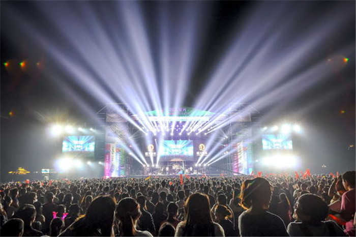 【北京市】音乐节单日票280元，含玫瑰情园一票通，赠送蔡家洼特色美食礼包一份。