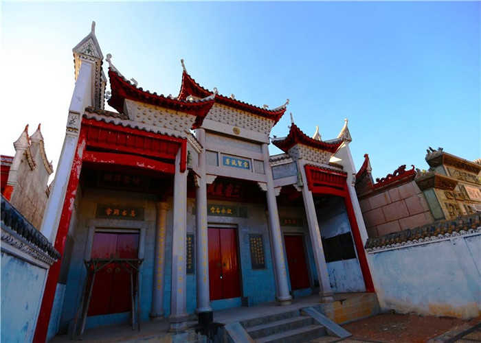 仅70元，享原价80元的【赣州】三僚风水文化景区门票，三僚景区以原生态的风水文化，让游客回归大唐末年，看祖先与自然的和谐中国建筑文化，亲身感受“地理不到三僚不精、罗盘不到三僚不灵”的堪舆文化内涵。