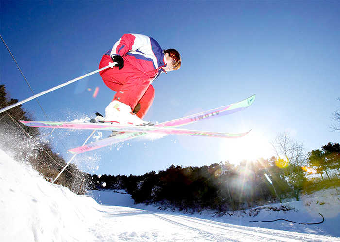 仅85享受原价88元的【运城市】永济南山滑雪场周末3小时滑雪一张。本套票含滑雪套票/雪圈二选一； 滑雪套票：门票、雪具、(雪鞋、雪板、雪仗)以及魔毯使用费； 雪圈：门票、雪圈、鞋套