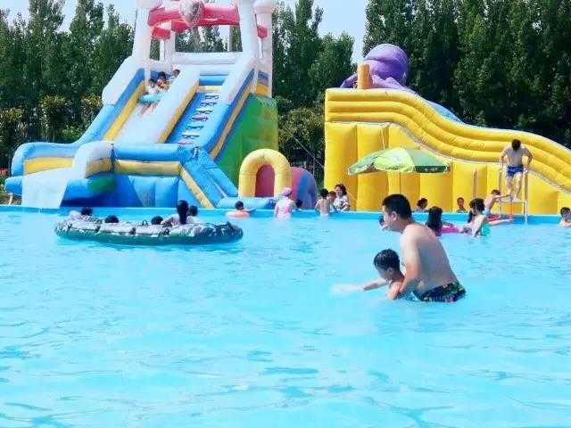 仅需8.8元，享原价15元的【安阳市】健坤梦幻水上乐园门票一张；含：免费提供鞋+淋浴；（项目龙头滑梯、大象滑梯、章鱼滑梯、索道滑梯、50乘以25泳池等）；