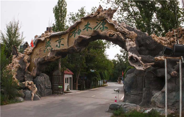 仅88元，享原价98元的【乌鲁木齐】燕窝水世界儿童门票一张，燕窝水世界是国内首家气膜水上乐园，西北最大的室内水主题乐园，新疆唯一的四季运营乐园，对本地游客的假日出行提供多元化的选择