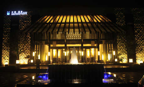 仅需55元，享原价79元的【驻马店市】水域温泉门票；含：水域温泉门票一张；项目：免费温泉汤浴、洗护套餐、温泉游泳、运动健身、休息大厅、休闲书吧、自由台球、动感影院、自助早晚餐、户外温泉、景观庭院；