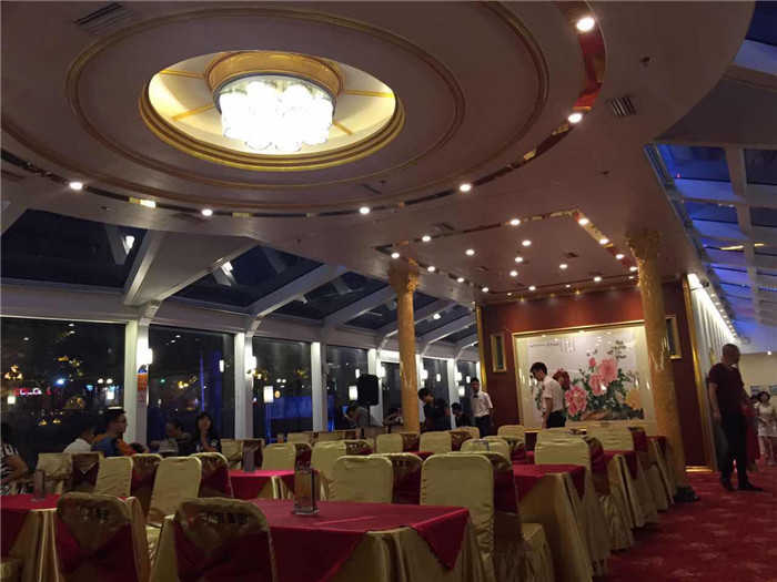 仅105元，享原价118元【广州】珠江夜游自助餐/西餐门票，包含：【广州】珠江夜游自助餐/西餐门票一张；珠江游是广州的品牌特色游，珠江美景可媲美于香港维多利亚港，其景色迷人，碧水潋艳，华灯闪烁。