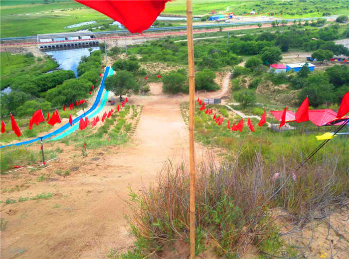 仅130元就享受原价160元的【承德市】黄土山游乐园套餐门票一张。黄土山游乐园游乐项目漂流、滑沙、滑草、野外真 人CS、多人秋千、愤怒的小鸟、射箭、民族服装照相等。