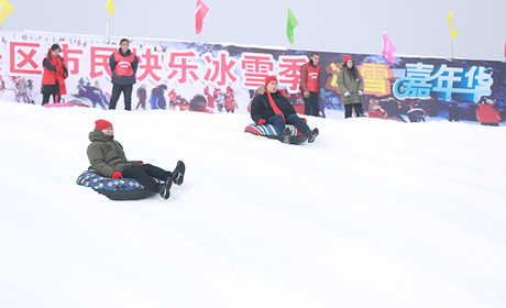 仅9.9元购买价值40元的【大兴】第五届大兴市民快乐冰雪季单人套票一张，包含：单门票+雪地转转一次，在雪国当然要玩起来！种类超多、玩法超嗨！笑得够大声！拖家带口！呼朋伴友！全家总动员！