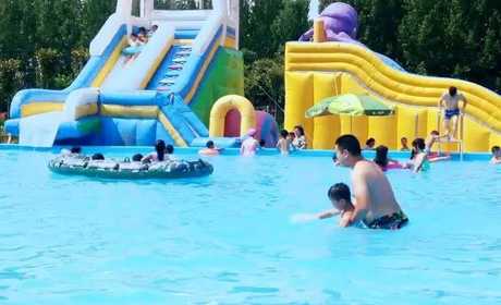 仅需8.8元，享原价15元的【安阳市】健坤梦幻水上乐园门票一张；含：免费提供鞋+淋浴；（项目龙头滑梯、大象滑梯、章鱼滑梯、索道滑梯、50乘以25泳池等）；