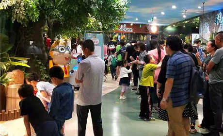 仅需79元，享原价426元的【丰台区】快活岛迷你动物园（亲子1+1）套票一张。含动物互动（喂羊驼、貂互动、喂火鸡、手工DIY磨豆腐等）+耀莱成龙影城（丽泽桥店）电影票一张+快活岛仓鼠一只+简易笼子