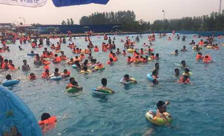 仅需40元，享价值45元【漯河市】桃花岛水上乐园单人票一张，包含大型泳池，急速滑道，鲸鱼滑梯，儿童水寨，造浪池等，商家免费提供拖鞋、淋浴；