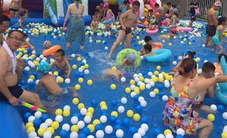 仅需39.9元，享价值73元【许昌市】灞陵水上乐园亲子票一张，可进两大一小共三人，包含泡泡池、国标泳池、儿童池、大象滑梯、鲸鱼滑梯、水上大冲关等；