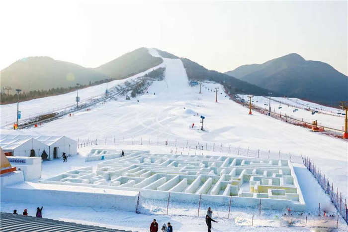 仅38元！享原价278元的【平谷区】渔阳国际滑雪场女士特惠票，含：门票、雪鞋、雪板、雪杖、拖牵、滑雪、缆车！