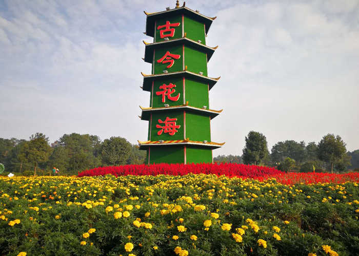 仅19.9元就享受48元的【重庆】古今花海景区成人票，现花海流转占地面积1000余亩，并栽种梨树，梨树，桃树，葡萄，草莓等果树，以及大面积的四季观赏花卉。