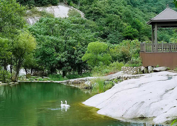 仅60元享受80元的【武汉】姚家山风景区成人票，姚家山景区集生态山水旅游、红色人文旅游资源于一体，按国家AAAA级旅游风景区标准精心规划，武汉抗战第一村、湿地旅游第一谷”之美誉。